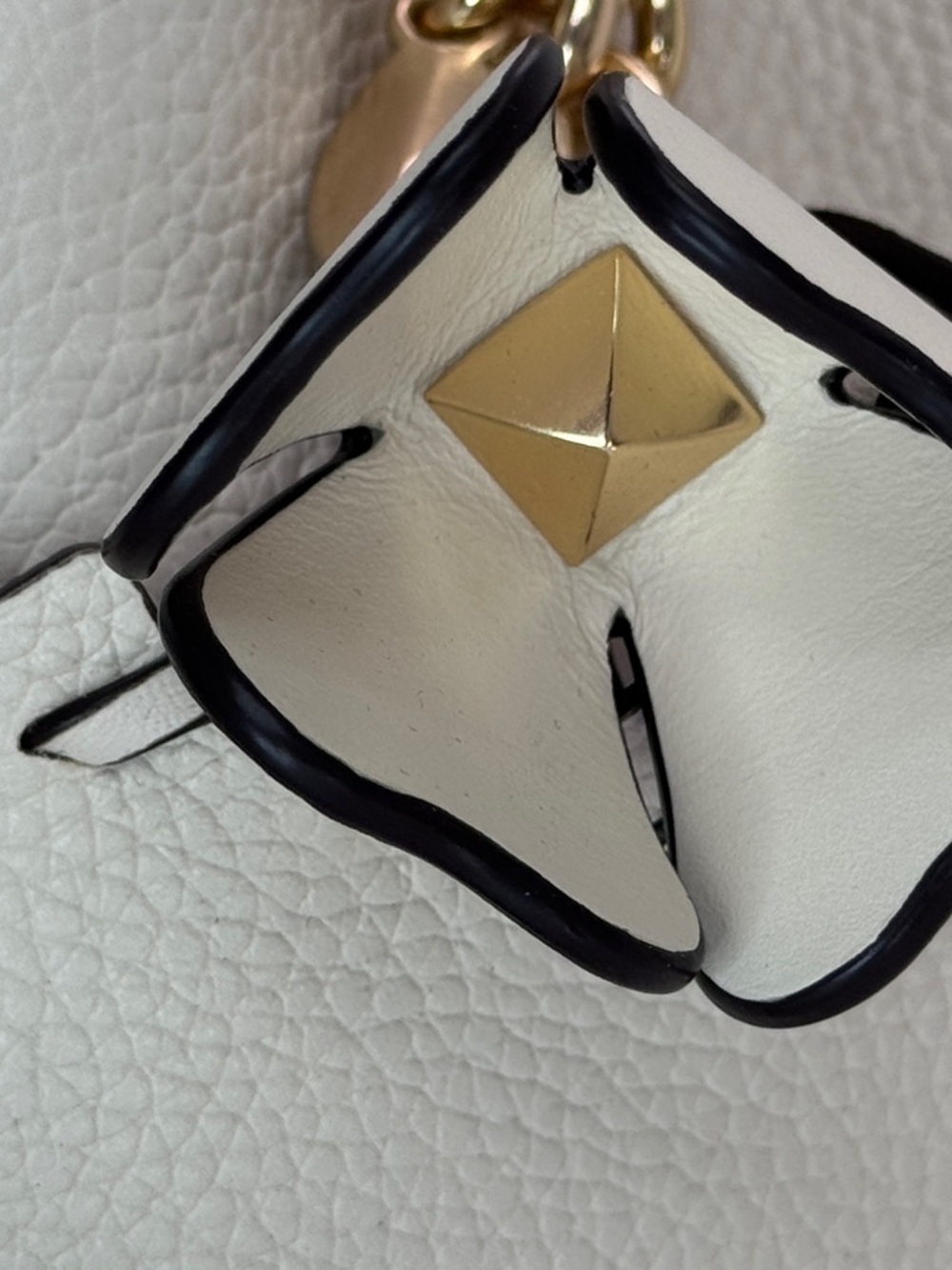 Coach Lora Bucket Bag With Whipstitch Detail Ivory Leather + Tea Rose Charm - Picture 8 of 16